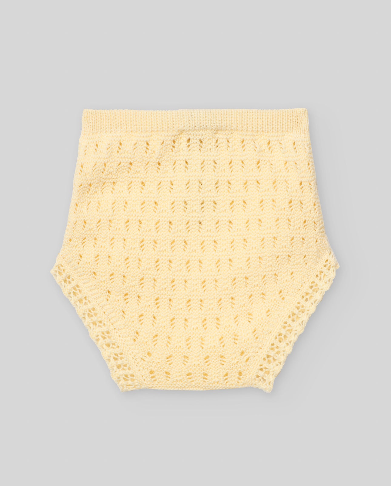 Image showcasing Knitted bloomers with openwork details and hand-finished trim. – MIBONBóN