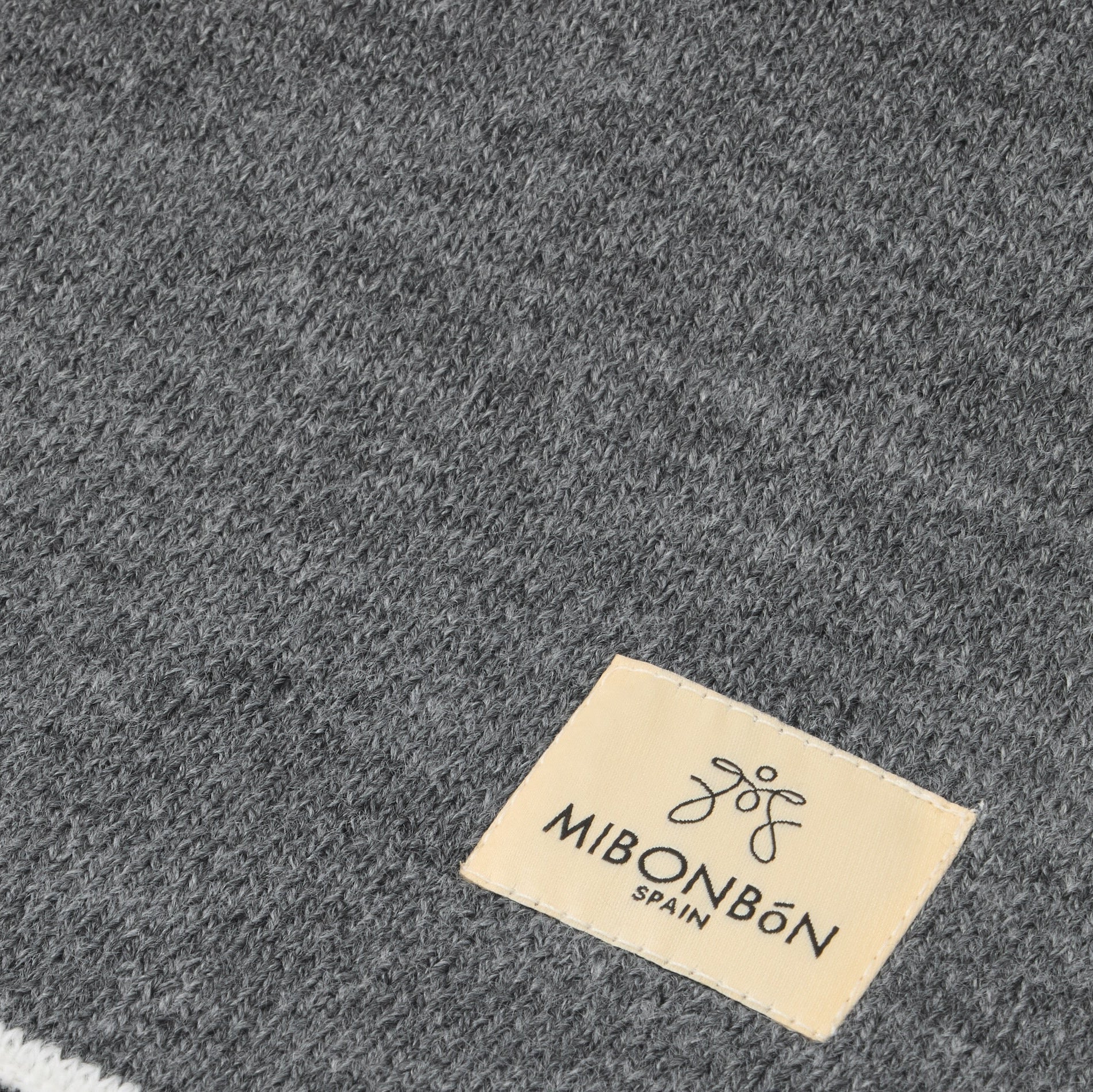Grey MIBONBóN Shawl