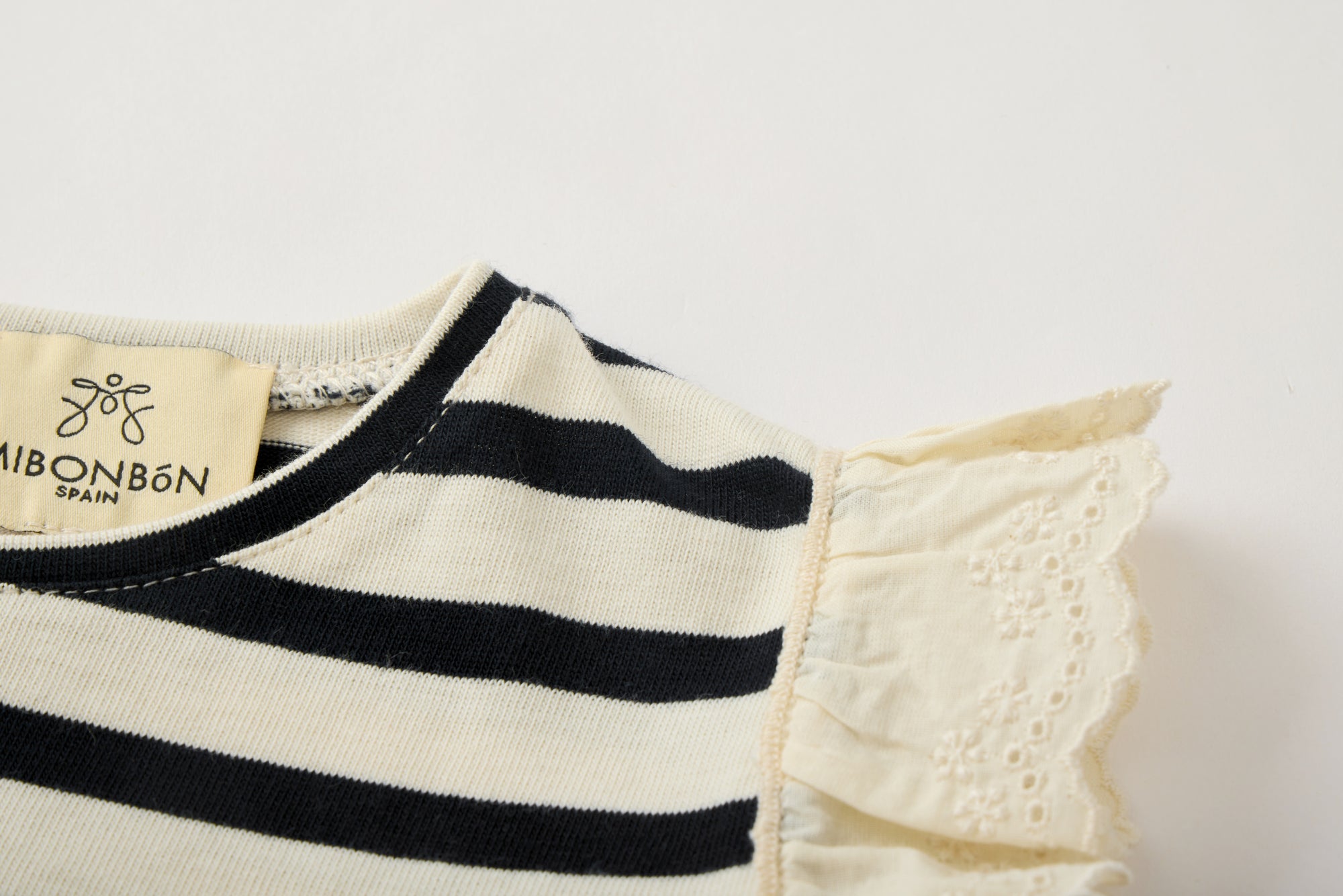 Sleeveless striped t-shirt for girls