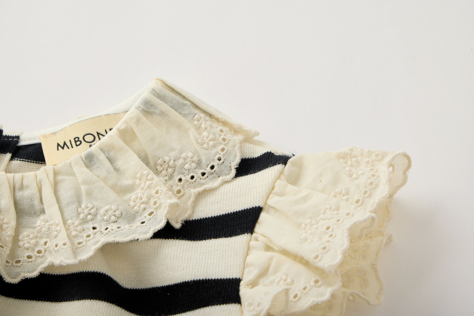 Sleeveless striped t-shirt for girls