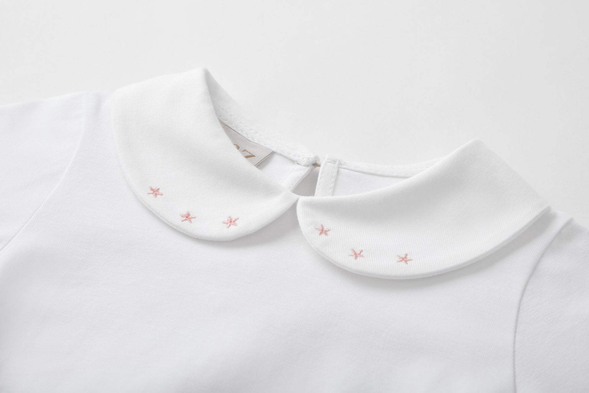 WHITE T-SHIRT WITH PINK COLLAR DETAILS