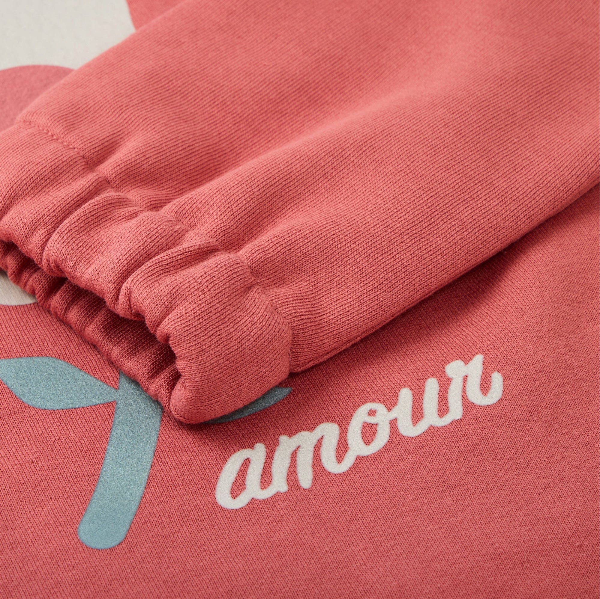 Red sweatshirt with a white flower from MIBONBON