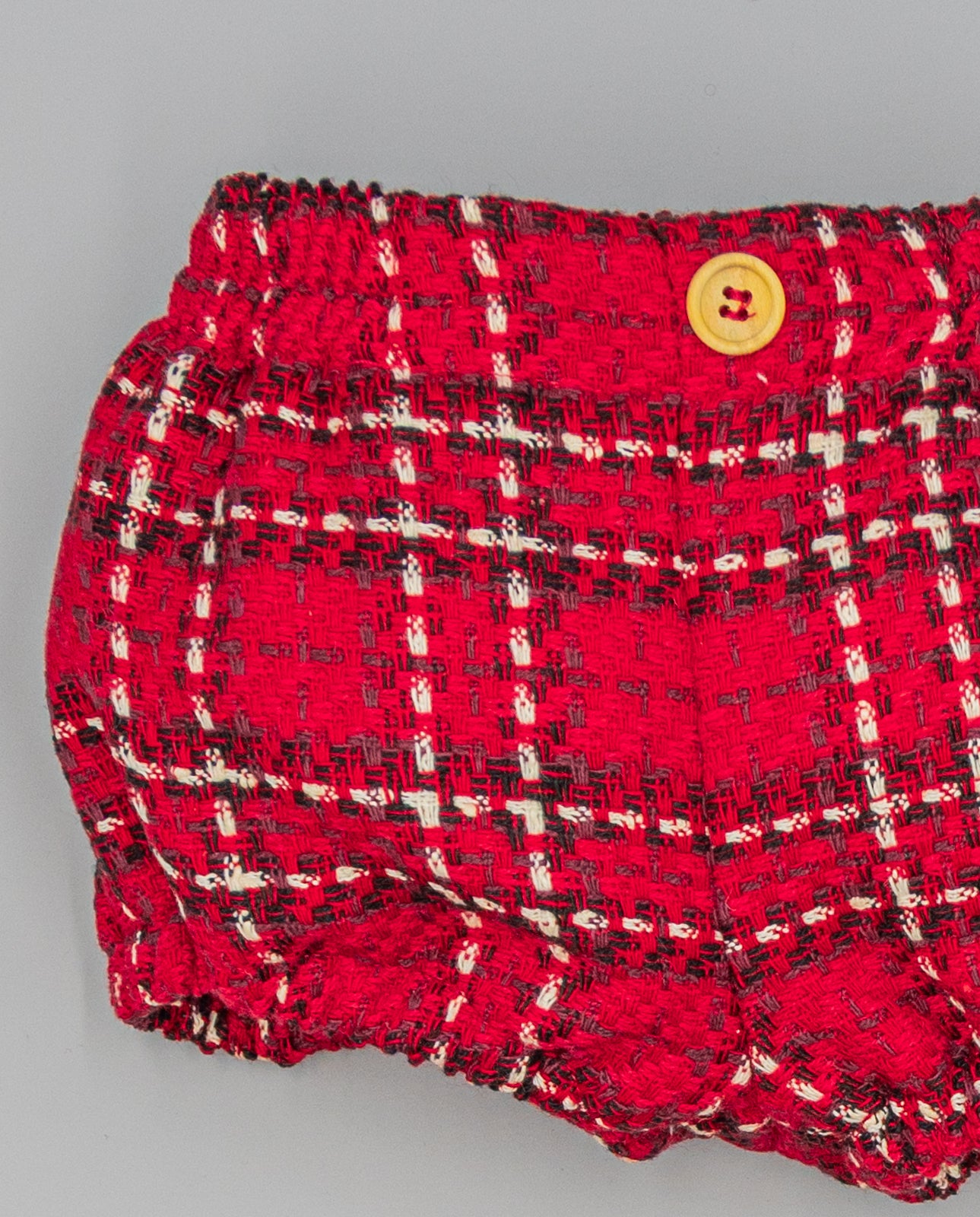 Red bermuda shorts with structured fabric